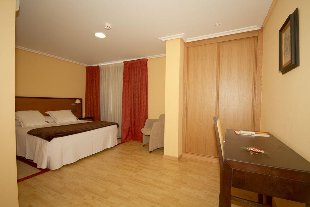 Aparthotel Arenteiro O Carballiño Eksteriør billede